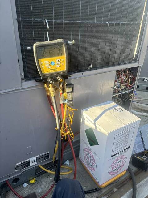 Digital refrigerant gauges and scale recharging a rooftop AC unit